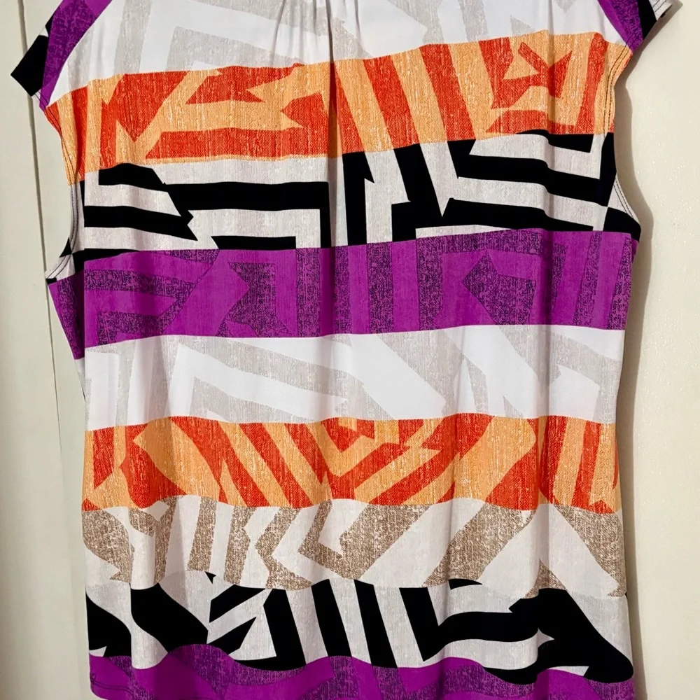 Colorful Geometric Women's Top - Picture 5 of 6